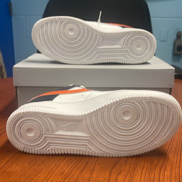 CUSTOM MADE/ AIR FORCE 1s/ SIZE 8.5 MENS/EQUIVALENT TO SIZE 10 WOMENS - Picture 3 of 7